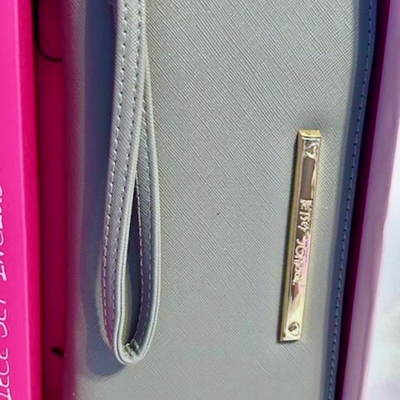 💲SALE💲New in Box Betsey Johnson Wristlet/Wallet and Glove Set - Picture 2 of 3